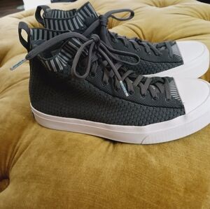 Native High-Top Sneakers Sz 5 US, EURO 37